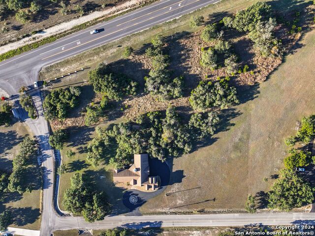 102 Oak Valley Dr, Boerne