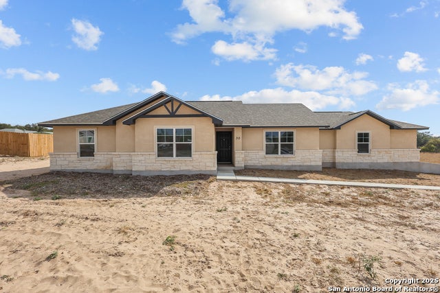 30 Log Cabin Way, Poteet