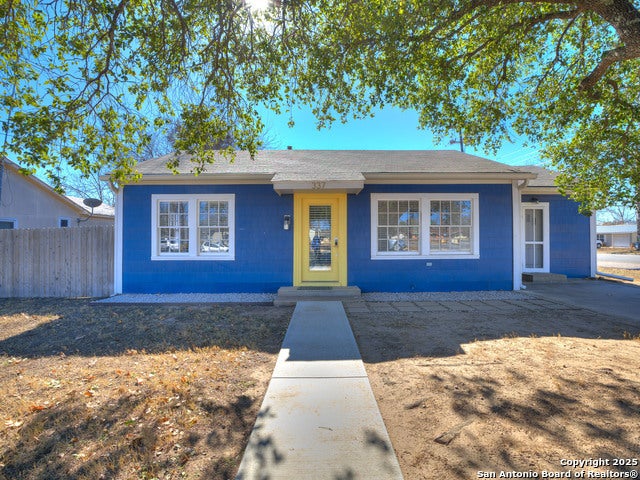 337 W Hackberry St, Fredericksburg