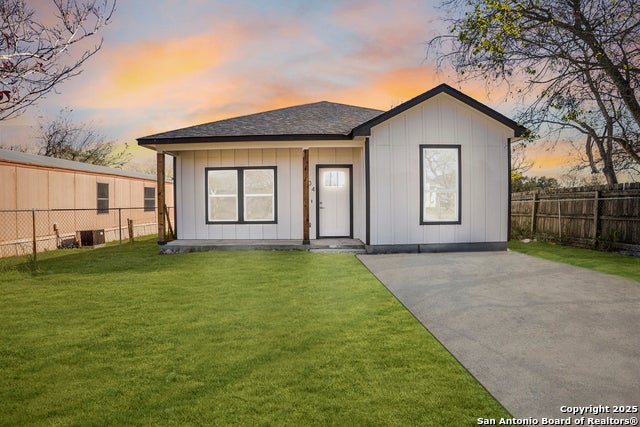 804 Peach St, Jourdanton