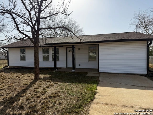 702 Orange, Jourdanton