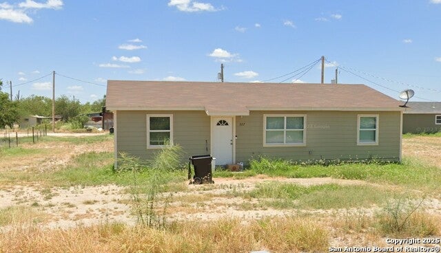 227 E Hutchins, La Pryor