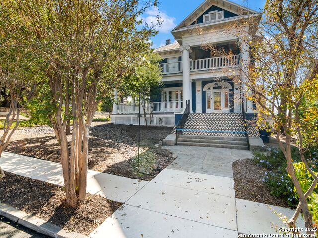 702 W French Pl, San Antonio