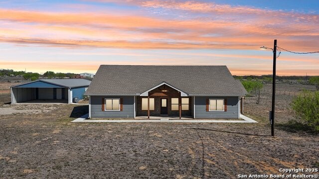 1783 County Road 7711, Devine