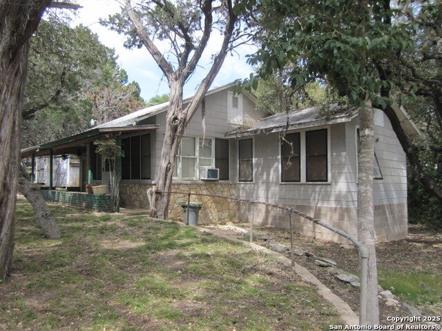 152 Cherokee Trail, Lakehills