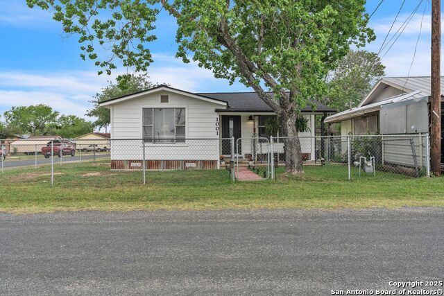 1001 Green St., Poth