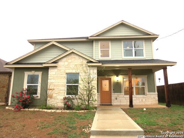740 Crestview, Floresville