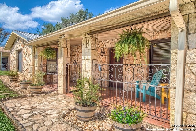 6986 County Road 271, Mico