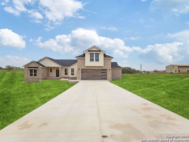 197 Lake View Circle, La Vernia