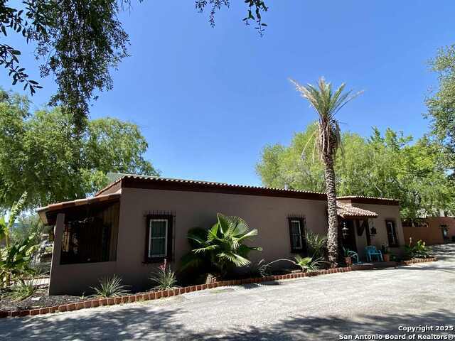 177 Avenida Juarez, Brackettville