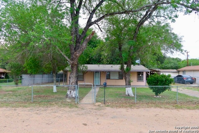 316 W Colonial Pkwy, Devine