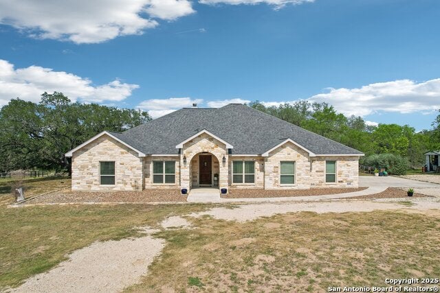 346 Broken Arrow, Floresville