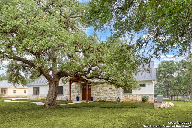 1133 Horseshoe Falls, Bandera