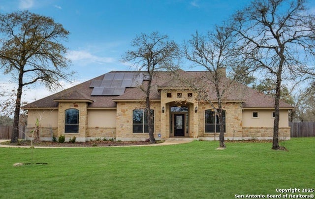 121 E Ashton, Floresville