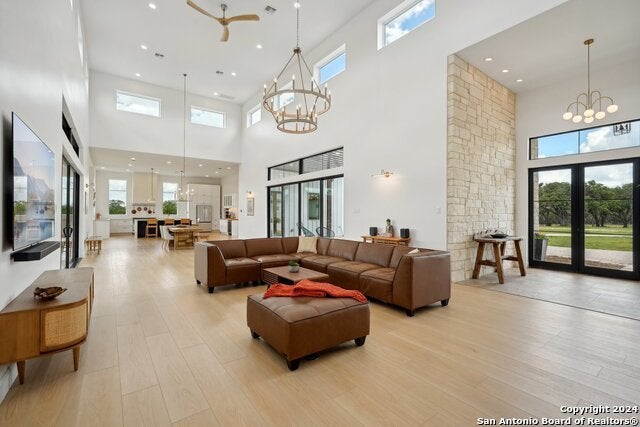 925 Clearwater Canyon, Bandera