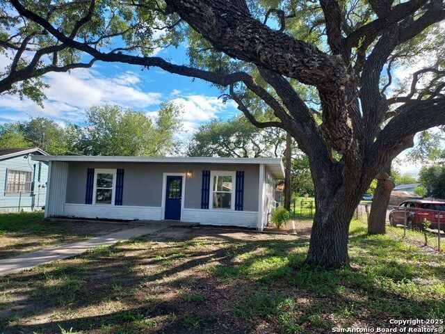 811 N Archer, Beeville