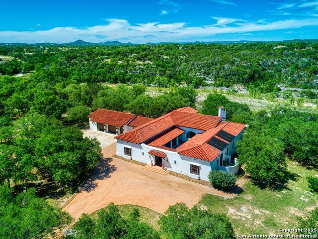 2835 Palomino Springs, Bandera