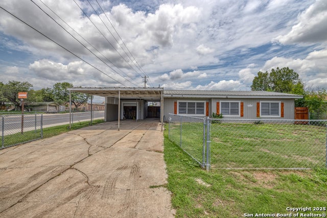 803 E Edwards, Crystal City