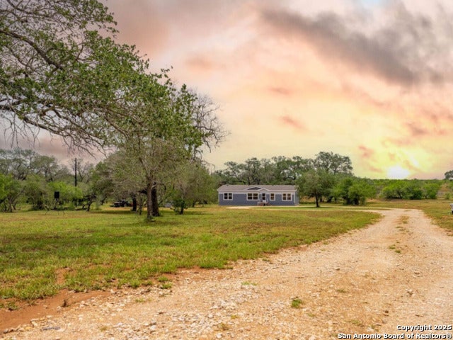 1145 Postert Ln, Floresville