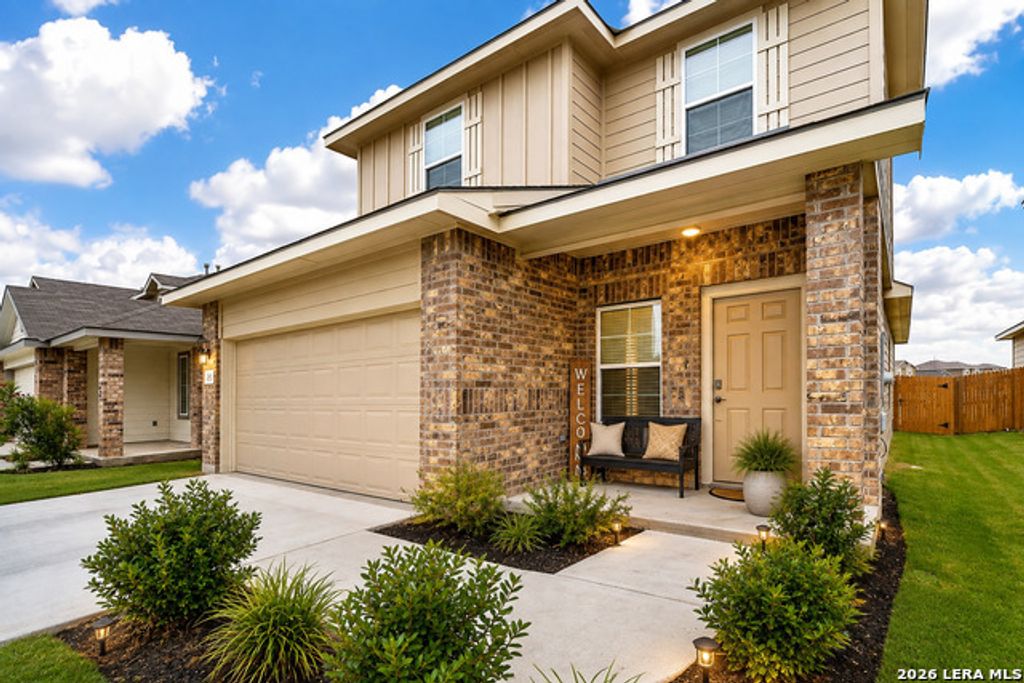 125 Legendary Trail Loop, Floresville