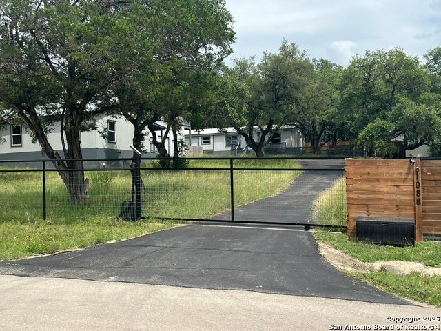 1108 Hillside Oaks, Bulverde