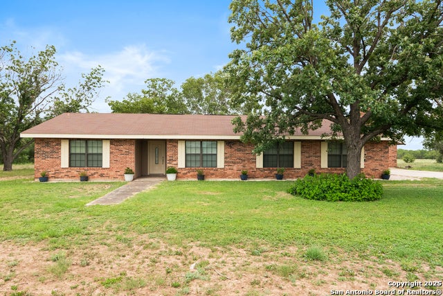 1373 County Road 373, Uvalde