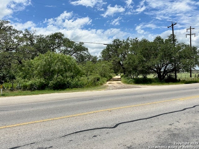 7527 N Highway 16, Poteet