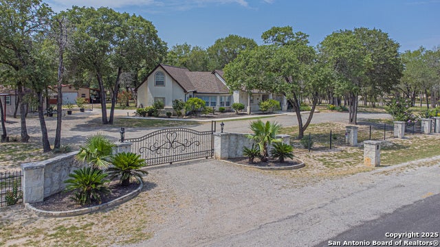 323 Shannon Ridge Dr., Floresville