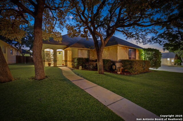 8803 Shuteye Peak, Helotes