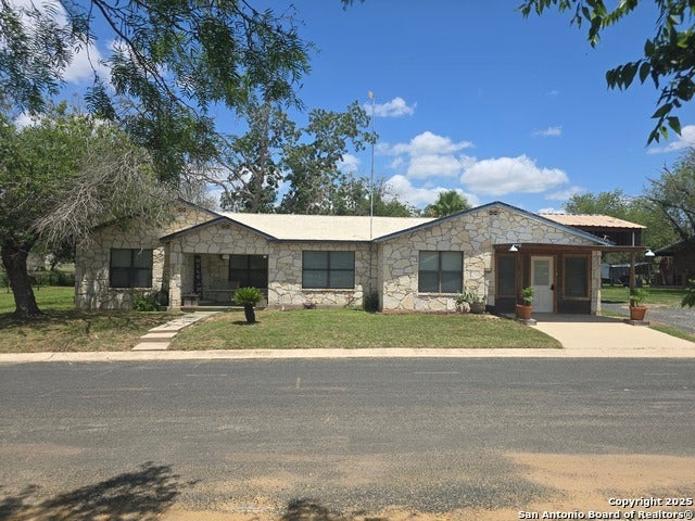 501 Green Street, Poth