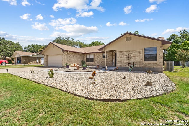 105 Sherwood Ln, Kerrville