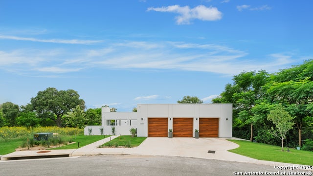 8218 Country Lane Court, San Antonio