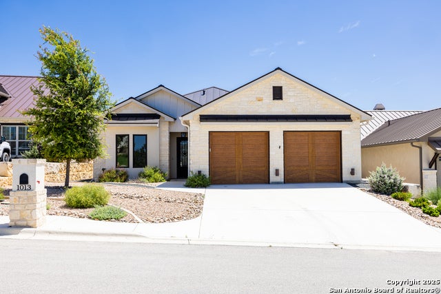 1013 Comanche Hills, Kerrville