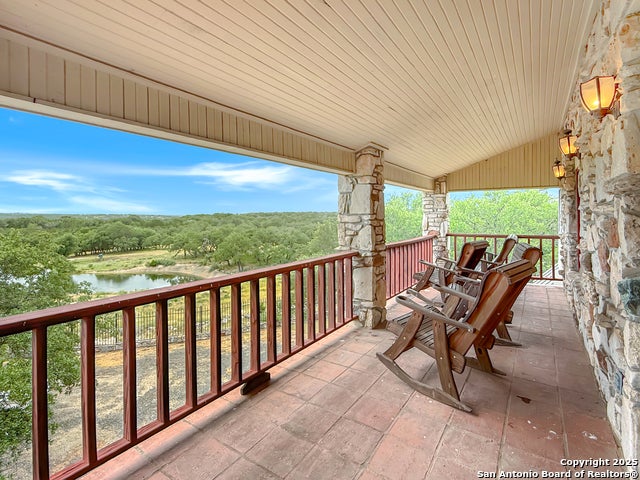 1305 Camino Real, Junction