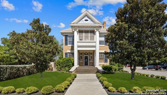 623 Augusta, San Antonio