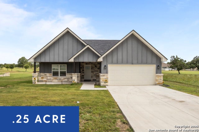 234 Tawny Oak, Bandera