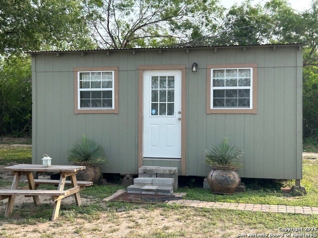 1616 Middle Road, George West