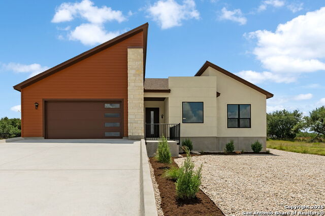 106 Solomon Adams, Blanco