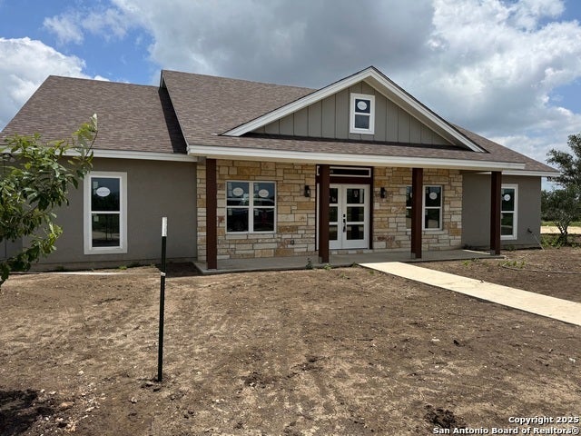 61 Friendship Hills, Uvalde