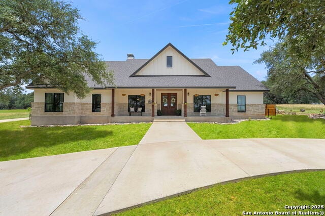 3260 Palomino Springs, Bandera