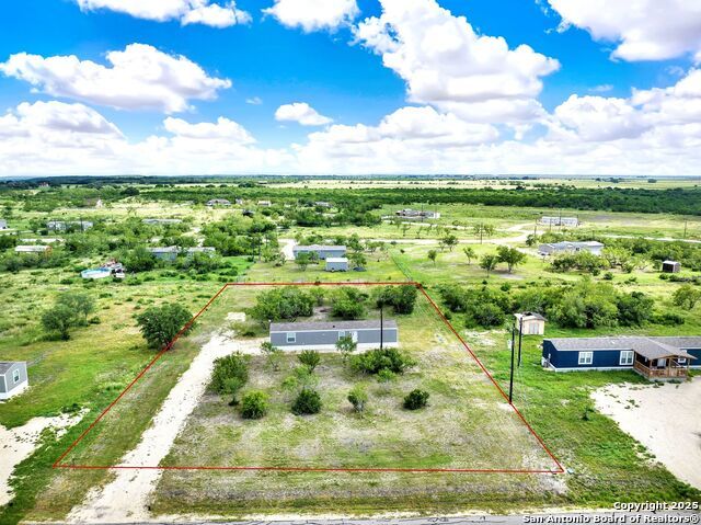 888 Lobo Loop, Hondo