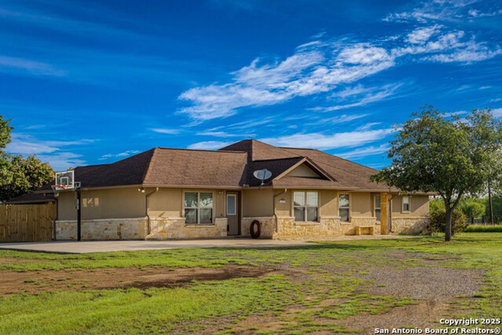 2387 Fm 537, Floresville