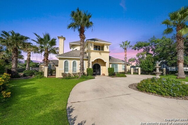 213 Chattington, Castle Hills