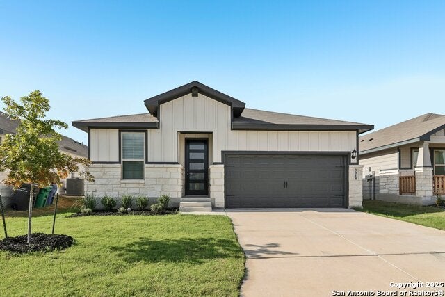 3018 Playa Azul, Converse