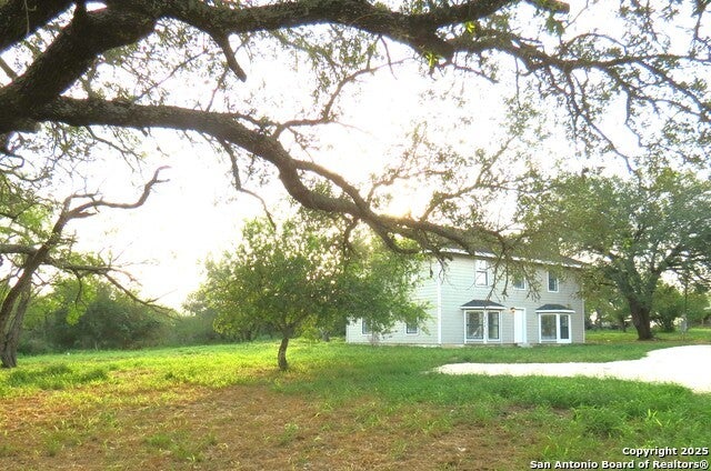 226 River Bluff, Lytle