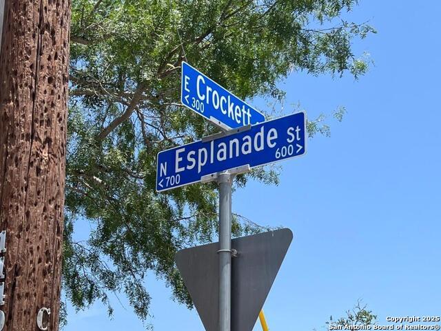 702 Esplanade, Karnes City