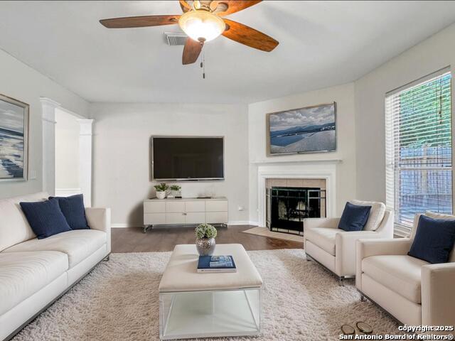 7 Lockspring, San Antonio