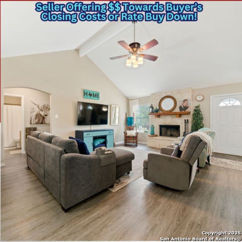 169 County Road 6611, Devine