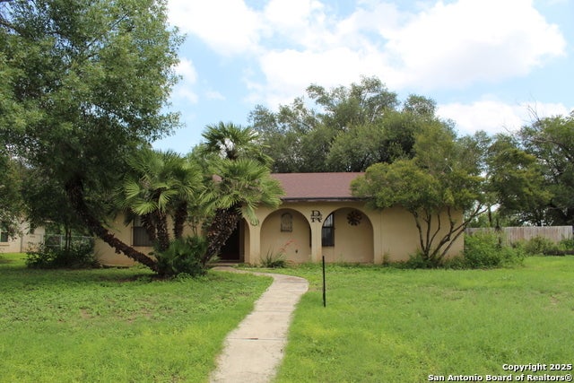 116 E Bluebonnet Dr, Uvalde