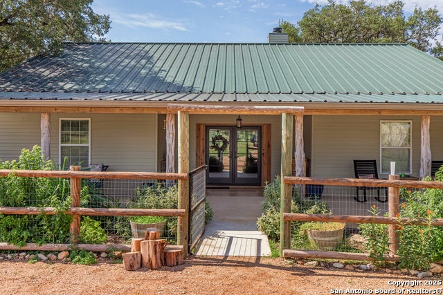 1141 Fm 3240, Bandera